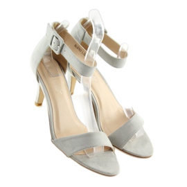 Sandaler på låga klackar grå BL0763 1