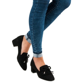 Mockasiner På En Stolpe svart 1