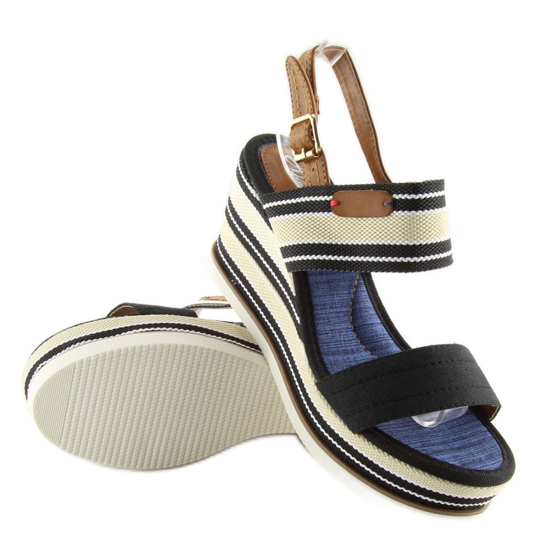 Svarta sandaler på kilklack D-37 svart 2