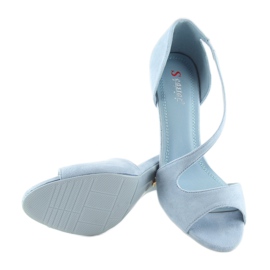 Blå C90 LT asymmetriska pumpar. 2