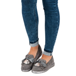 Bestelle Loafers i mocka med fransar grå 1