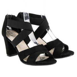 Filippo Mockasandaler på en stolpe svart 2