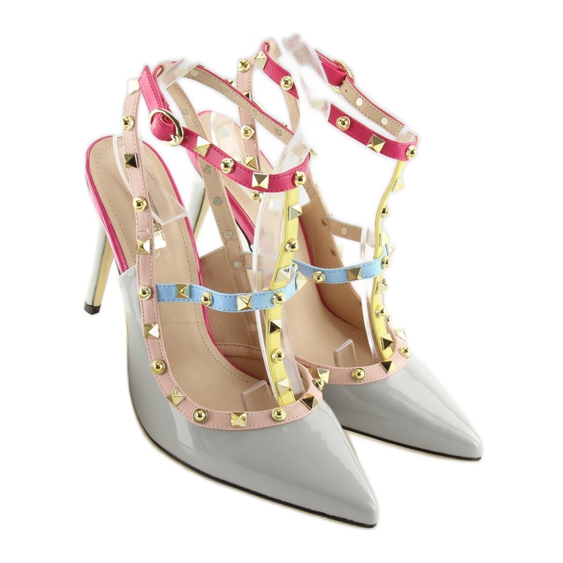 Pumpar på stift med gråa dubbar 1381 1