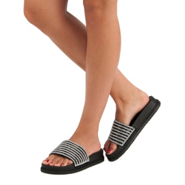 Svarta tofflor med kristaller 2