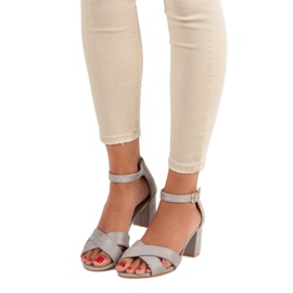 SDS Mockasandaler på en stolpe grå 1