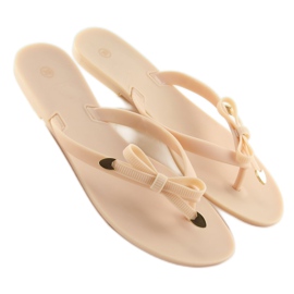 Flipflops meliski beige D2D naken 1