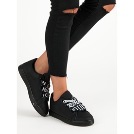 Svarta mode sneakers 1