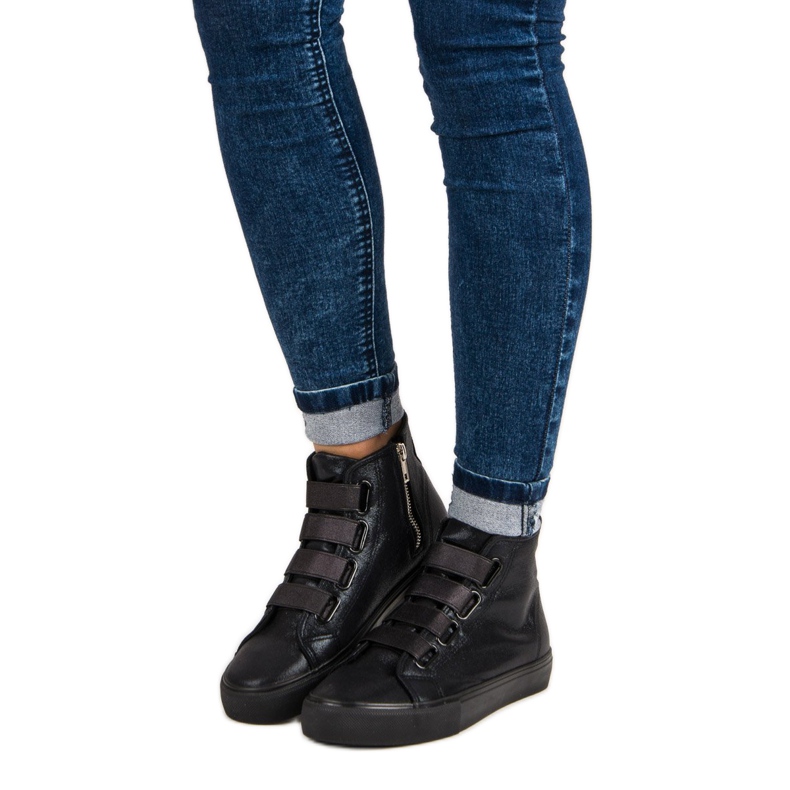 Svarta sneakers med ett elastiskt band 1