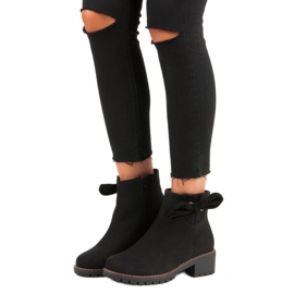 Svarta högklackade stövlar 1