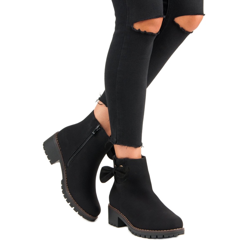 Svarta högklackade stövlar 2