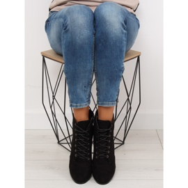 Stövlar på stabil klack svart JA161 1