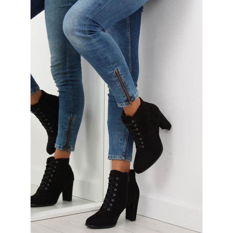 Stövlar på stabil klack svart JA161 2