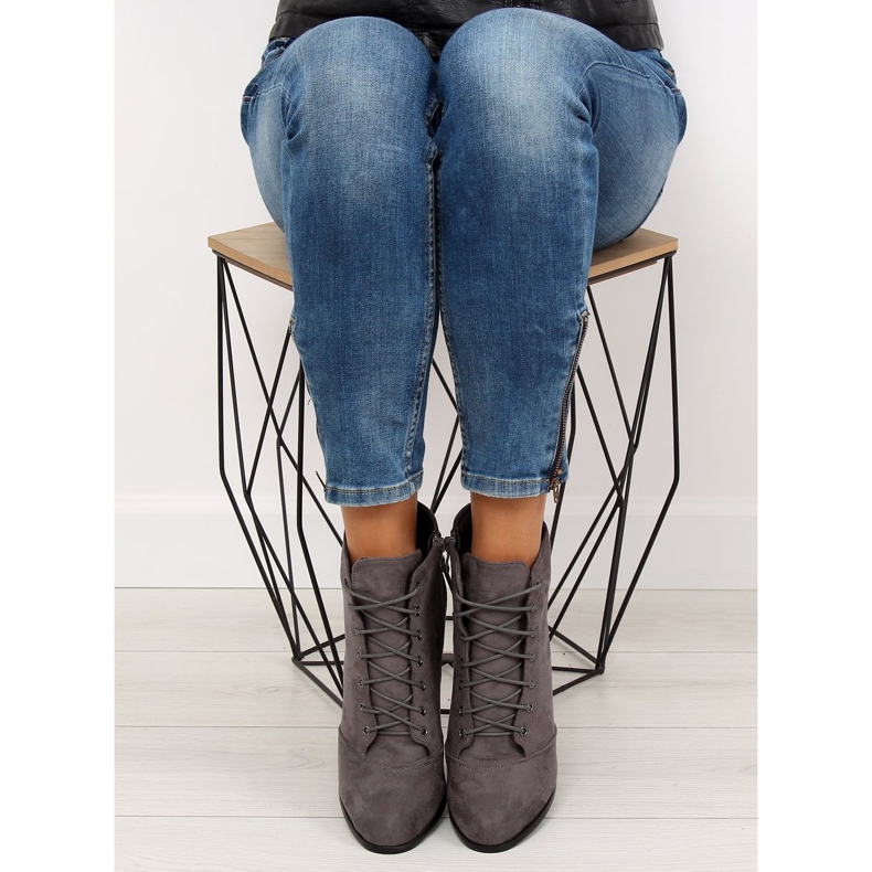 Stövlar på stabil klack grå JA161 grå 1