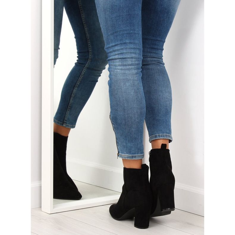 Stövlar på stabil klack svart YQ203P 2