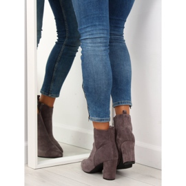 Stövlar på en stabil klack grå YQ203P Grå 2