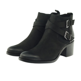 Stövlar dekorerade med Badura 7690 ränder svart 3