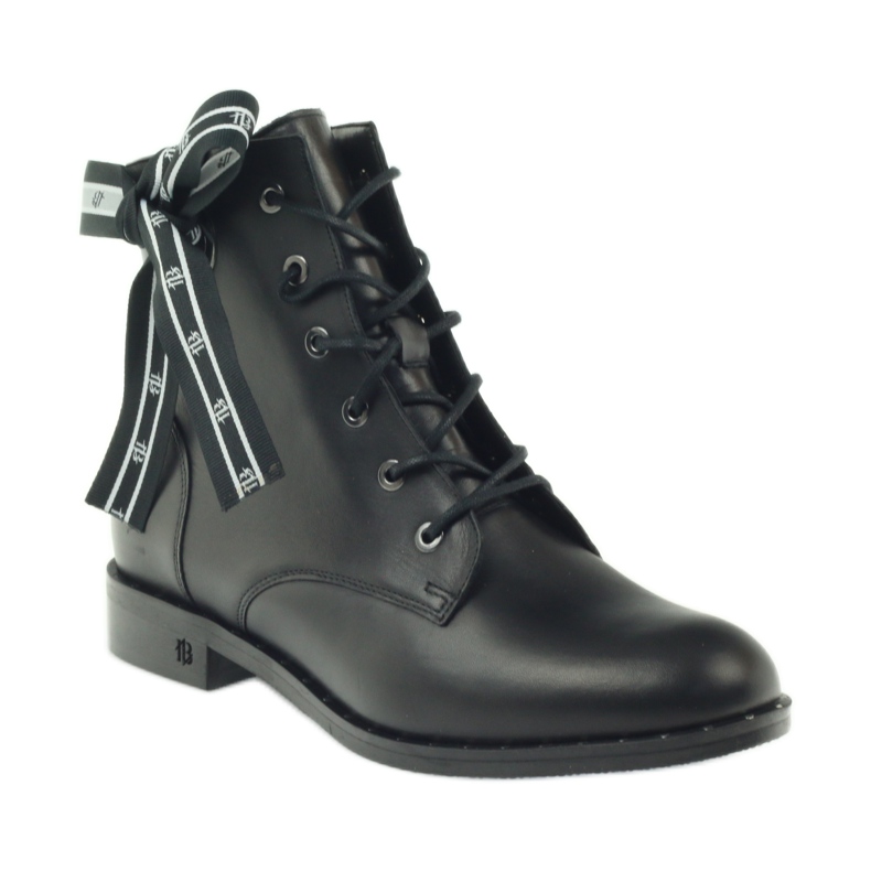 Stövlar dekorerade med rosett och Badura nitar svart 1