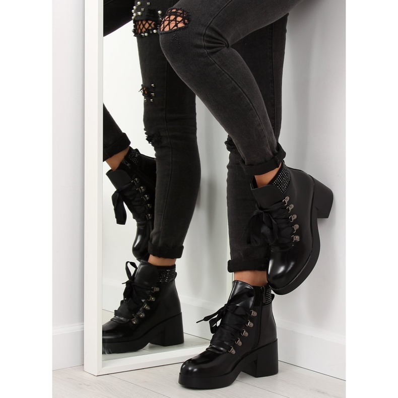 Svarta stövlar med höga sulor 0-183 1