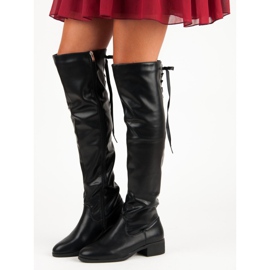 Svarta stövlar ovanför knäet 1