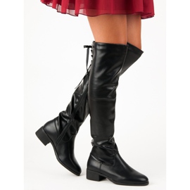Svarta stövlar ovanför knäet 2