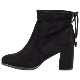 Högklackade stövlar i mocka svart 1