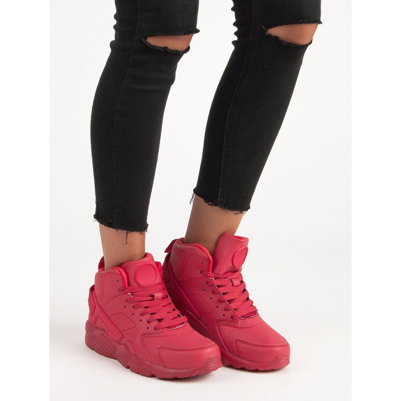 Röda skor ovanför fotleden 2