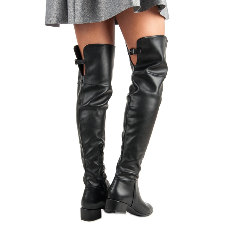 Svarta lårstövlar på låga klackar 2