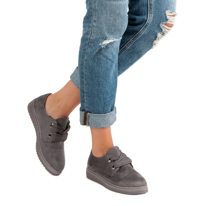 Sneakers i mocka grå 2