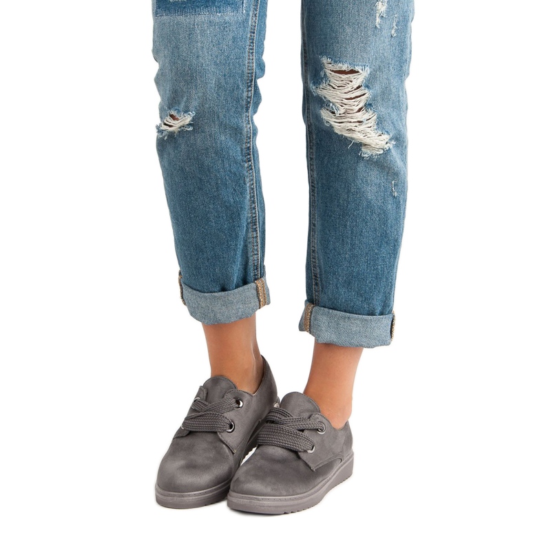 Sneakers i mocka grå 1