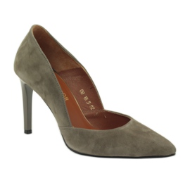 Pumpar på en högklackad Neścior 092 brun 1