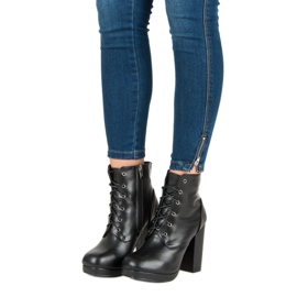 Small Swan Snörskor på stolpen svart 2