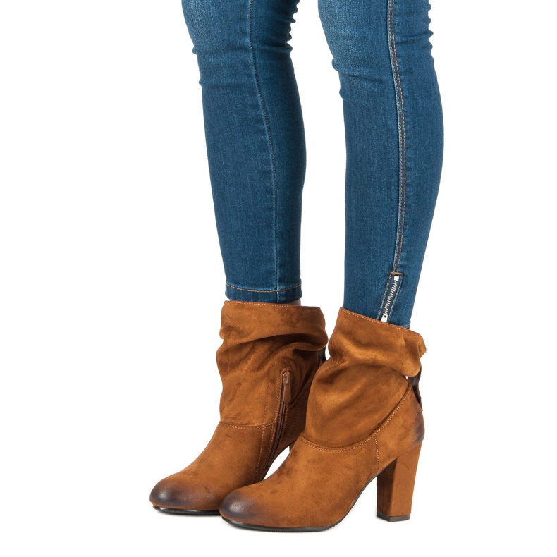 Mocka stövlar på en vinceza stolpe brun 1