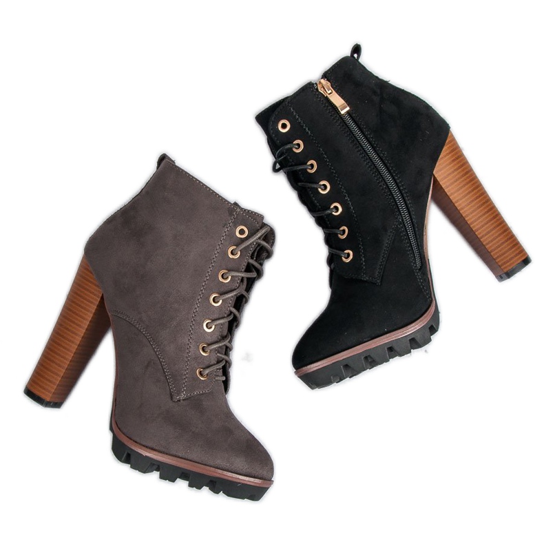 Svart bundna fotbollsskor 2