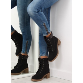 Svarta klackar i trä 7-9028 2