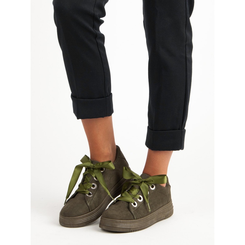 Mörkgröna sneakers i mocka 1