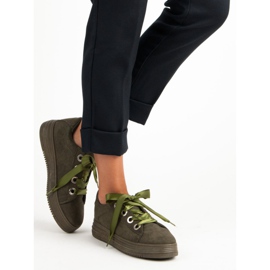 Mörkgröna sneakers i mocka 2