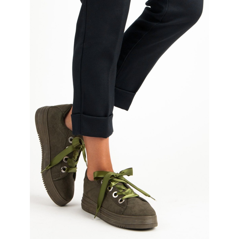 Mörkgröna sneakers i mocka 2