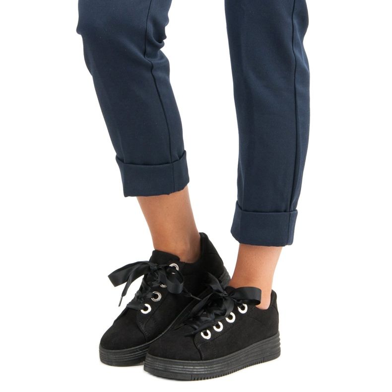 Svarta sneakers i mocka 1