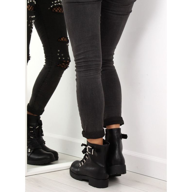 Svarta stövlar och ett band svart FC-H125 Svart 1