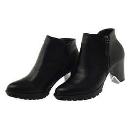 M.Daszyński Stövlar på stolpen svart 1708 5