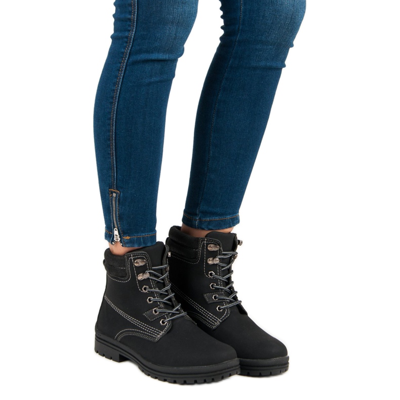 Svart bundna vandringsskor 1