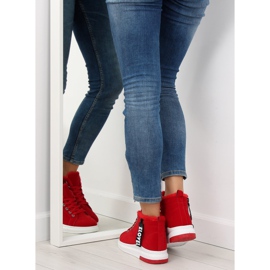 Röda isolerade sneakers 2018-67 röda 2