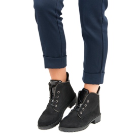 Balada Svarta knutna stövlar 1