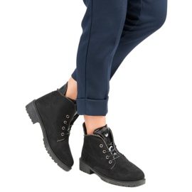 Balada Svarta knutna stövlar 2