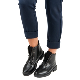 Balada Svarta knutna stövlar 2