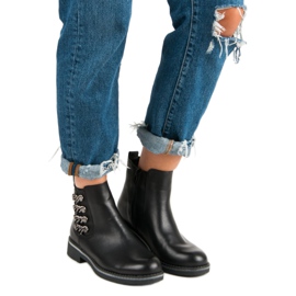 Forever Folie Svarta stövlar på en platt klack 1