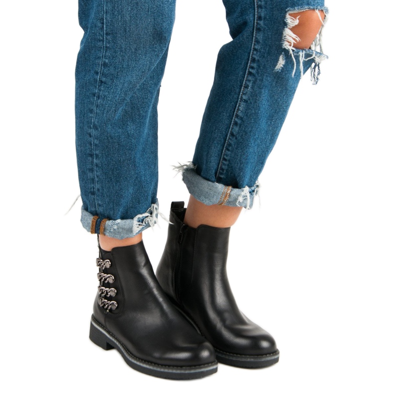 Forever Folie Svarta stövlar på en platt klack 1