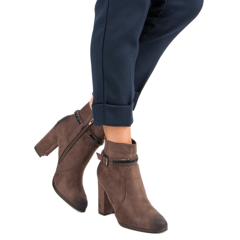 Högklackade stövlar i mocka från VINCEZA brun 1