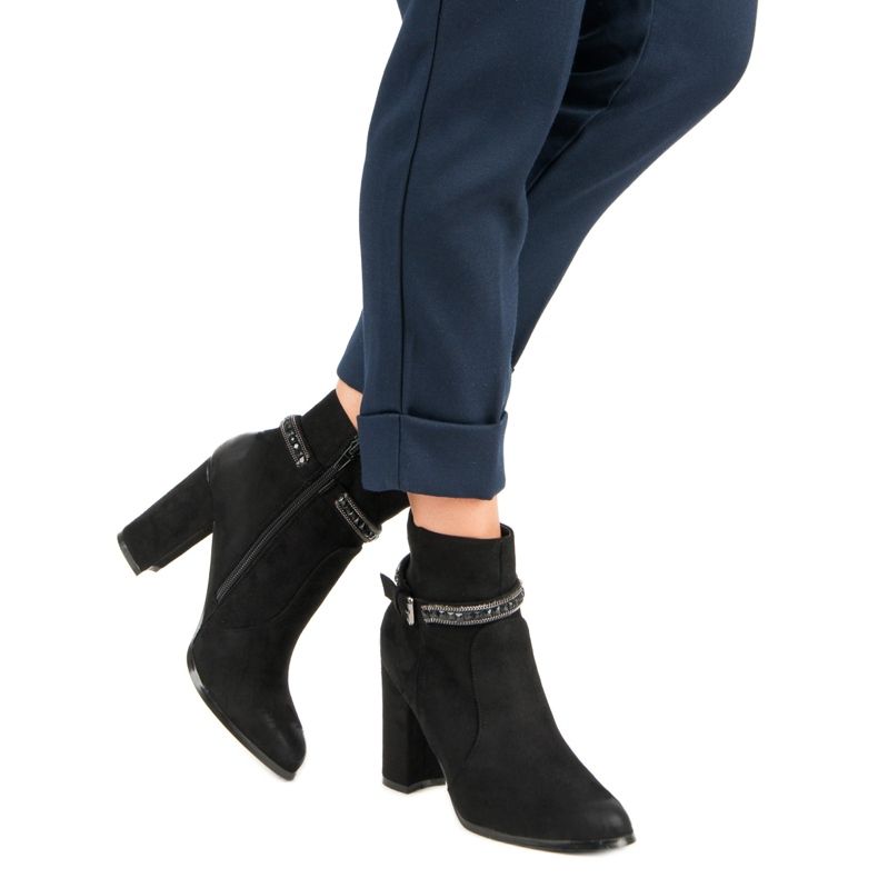 Högklackade stövlar i mocka från VINCEZA svart 1