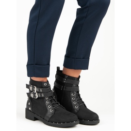 Clowse Moderiktiga kängor svart 1